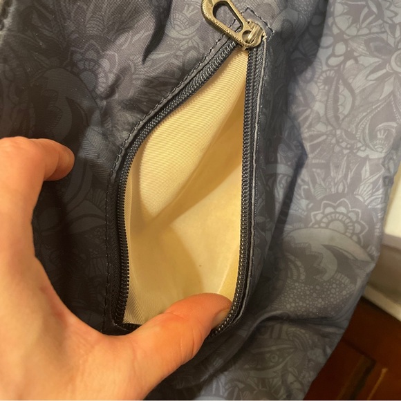 Sakroots Blue Floral Nylon Tote comes with matching wristlet - Picture 6 of 16